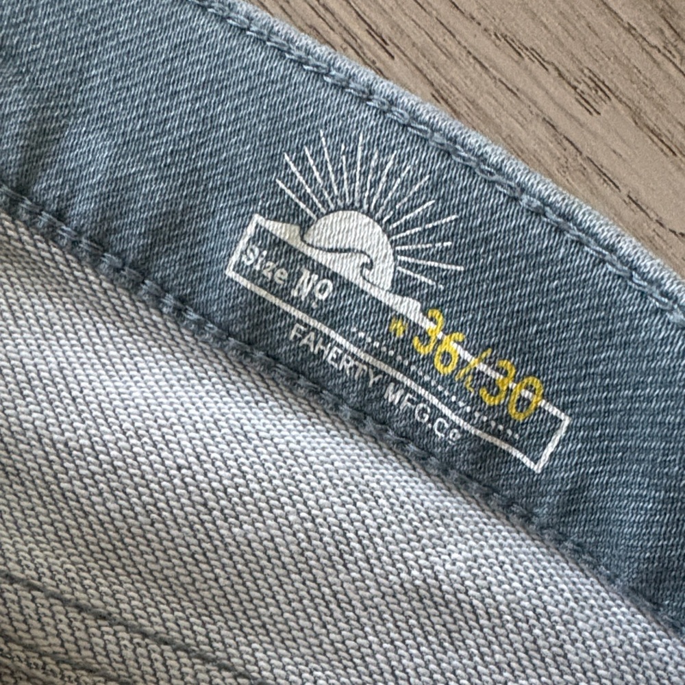 Men’s Faherty Sunwashed Blue Jeans 36x30 - Picture 2 of 7